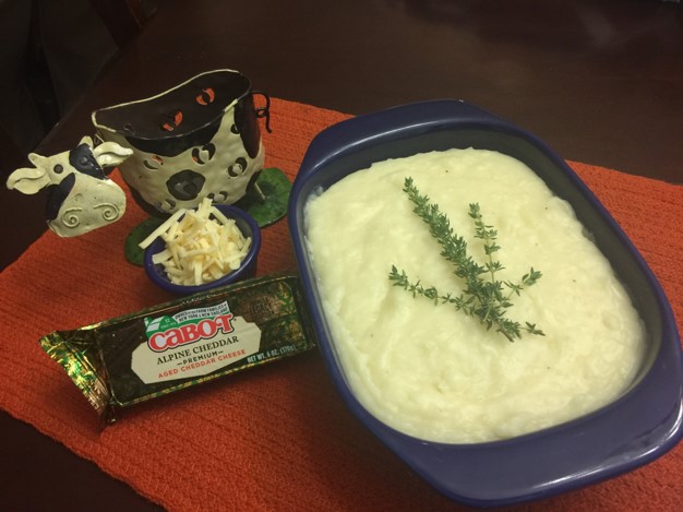 Puré de Yuca con Queso Alpine Cheddar