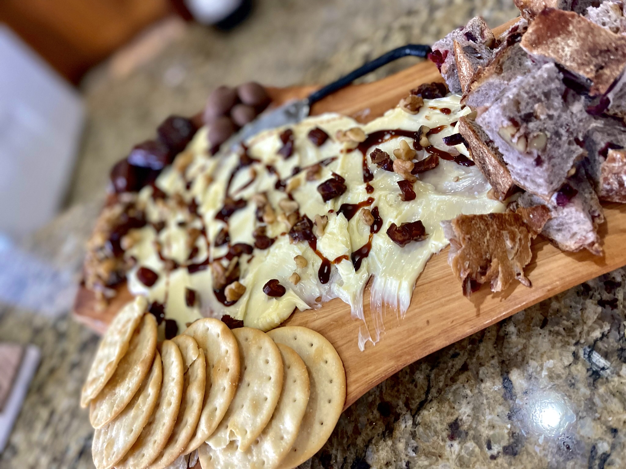 Tabla de Mantequilla con Dátiles y Nueces