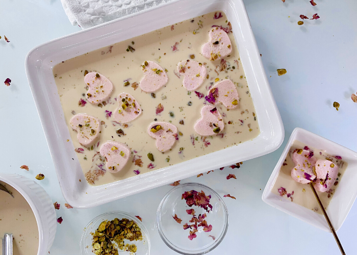 CORAZONES DE QUESO RASMALAI EN LECHE DE ROSAS