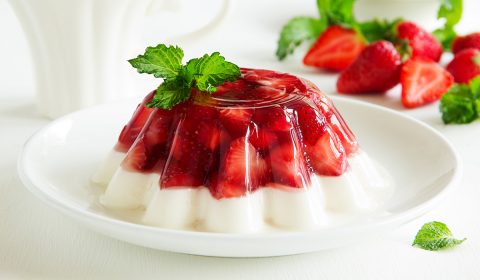 Gelatina con Leche y Fresas