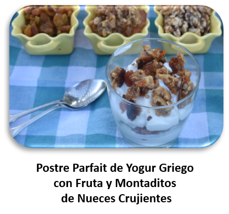 image postre parfait de yogur griego co fruta y montaditos de nueces crujientes