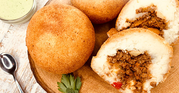 Bolas de yuca rellenas