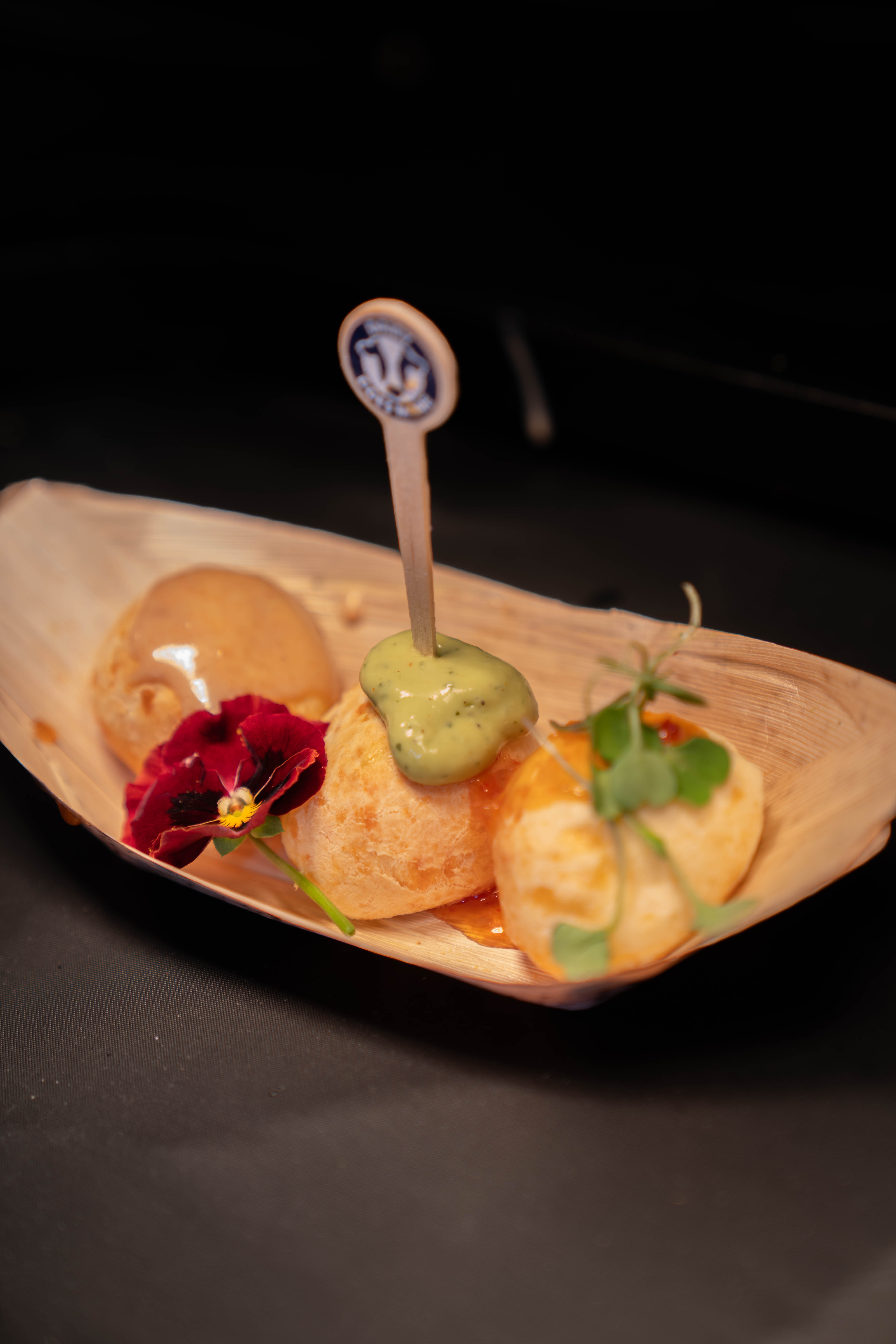 Pan de Queso Brasileño con Trío de Salsas