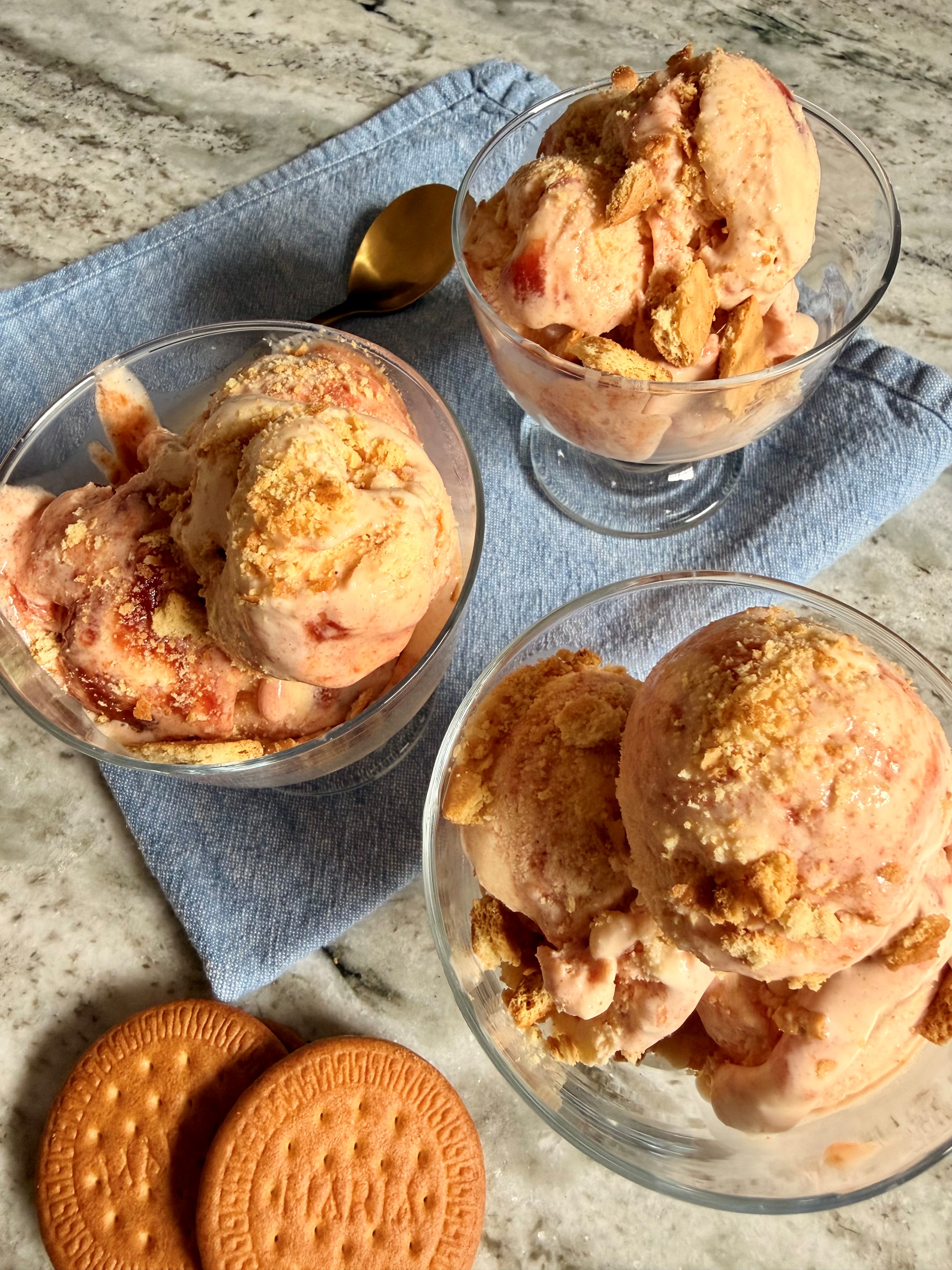 Helado de Vainilla de la Abuela con Galletas María y Guayaba