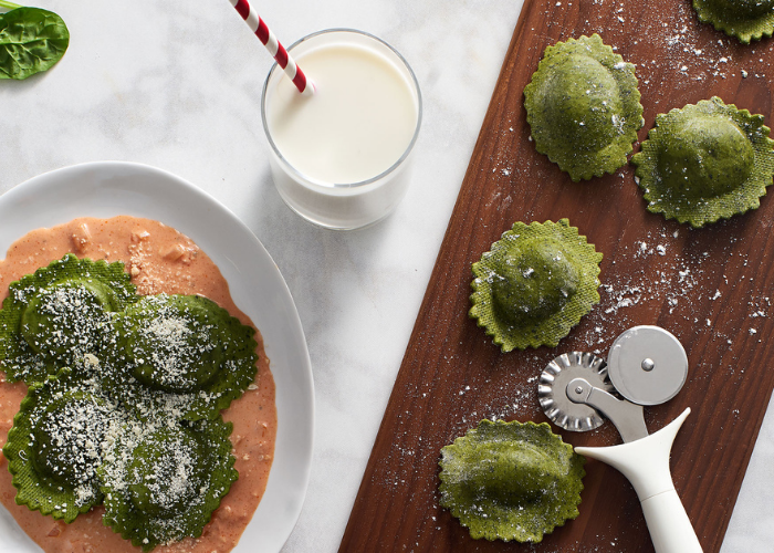 Ravioli De Espinacas A Los 3 Quesos En Salsa De Crema De Chalotas