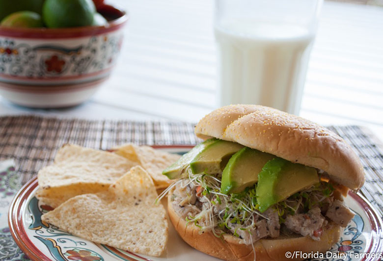 Emparedados de Ensalada de Pollo a la Cocina Caribeña