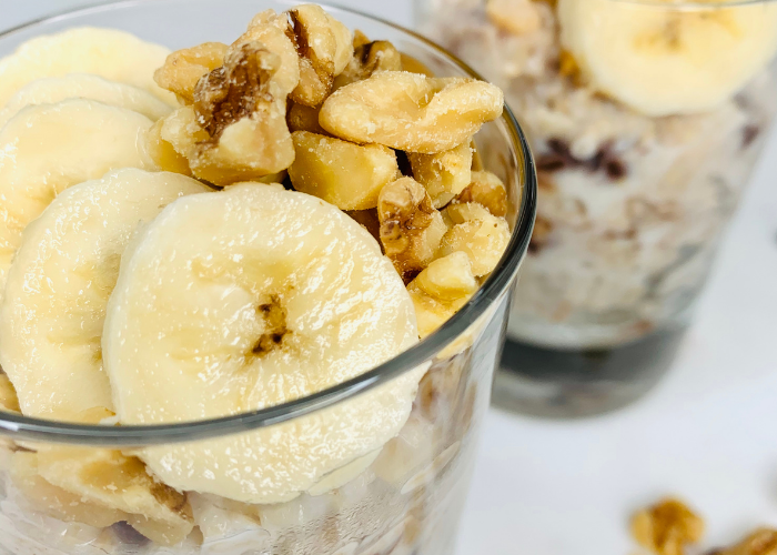 Tarros de Avena con Chocolate, Banana y Mantequilla de Maní