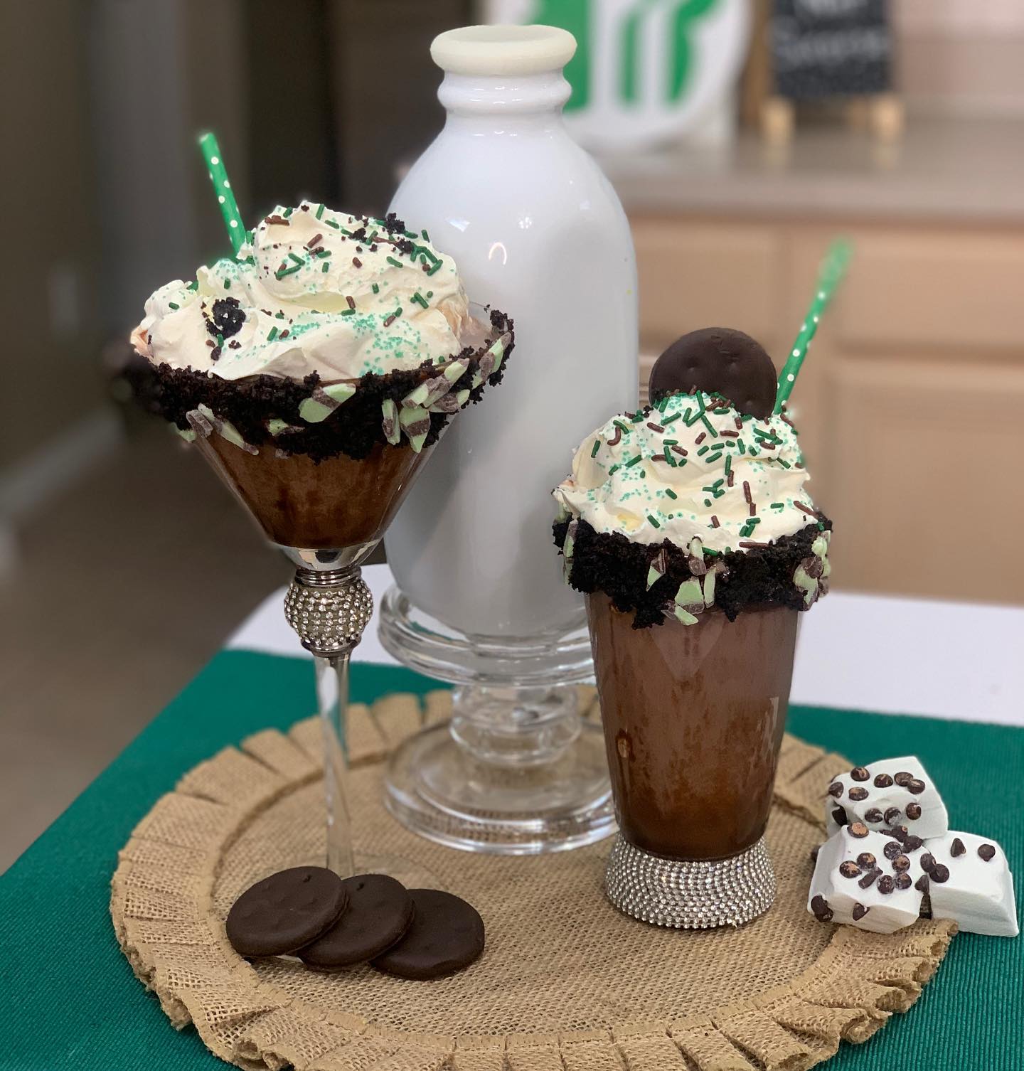 BEBIDA SORPRESA DE CHOCOLATE Y MENTA