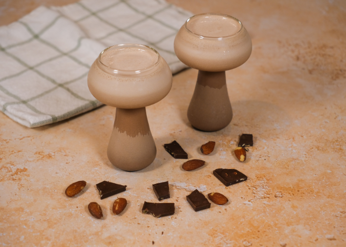 Batido de proteína con chocolate amargo y mantequilla de almendras