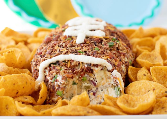 BOLA DE QUESO CON BEICON Y JALAPEÑOS PARA EL DÍA DEL PARTIDO