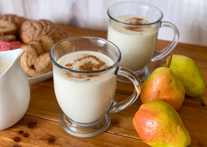 Atole de Leche con Peras y Canela