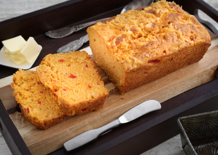 Pan Rápido de Queso de Pimento