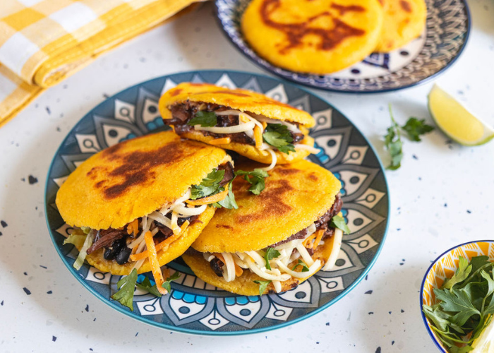 Arepas Venezolanas Rellenas de Queso