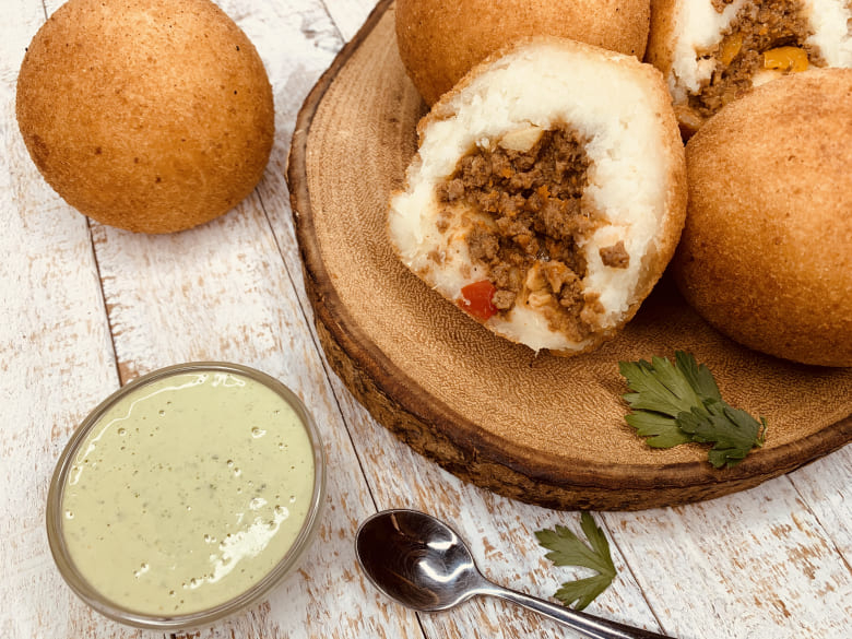 Bolas de Yuca Rellenas