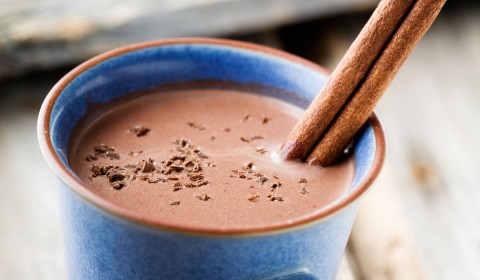 Atole Tradicional Mexicano con un Toque de Chocolate