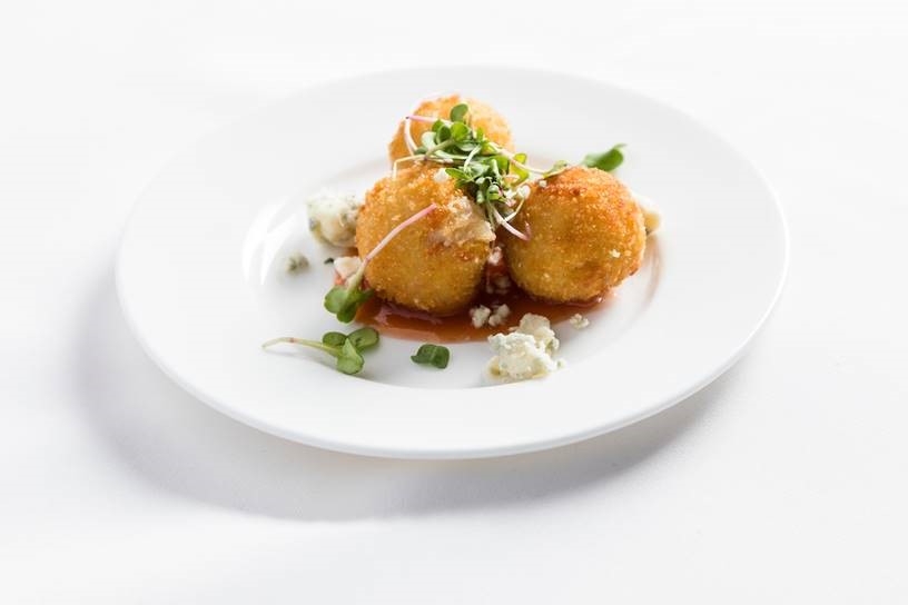 Croquetas de Queso Gorgonzola y Jamón Serrano Con Salsa de Guayaba