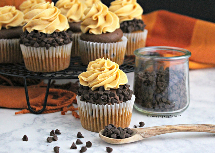 Cupcakes de calabaza con glaseado de chocolate y calabaza