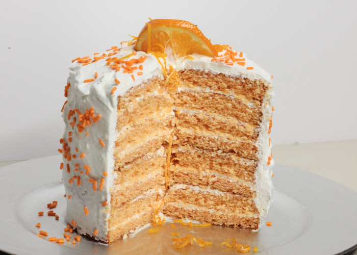 Pastel de Naranja con Glaseado de Chocolate Blanco
