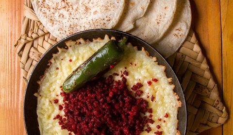 Queso fundido con chorizo