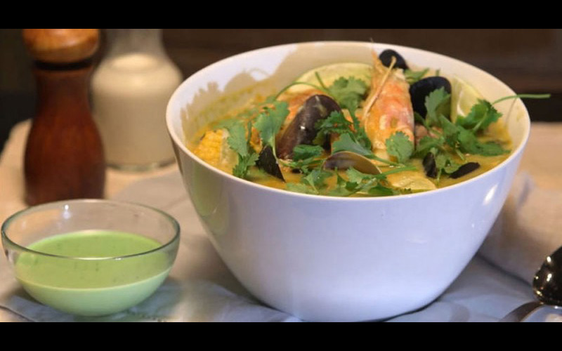 Sopa de pescado con ají de leche
