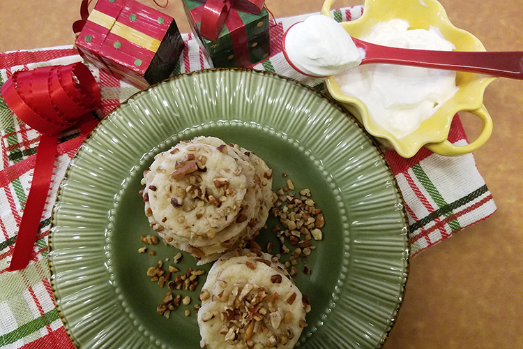 Galletas de Crema Agria y Pacanas con Aroma Cítrico