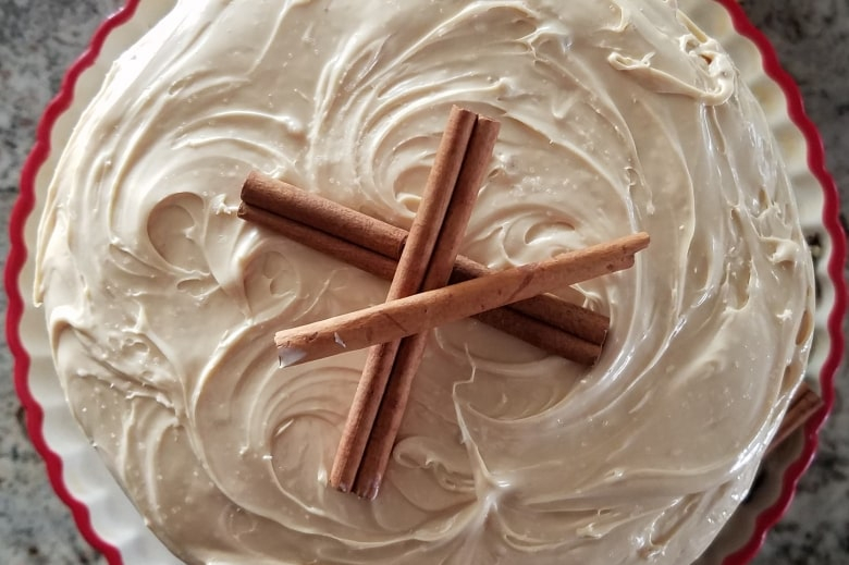 TORTA DE ESPECIAS CON GLASEADO DE CARAMELO SALADO